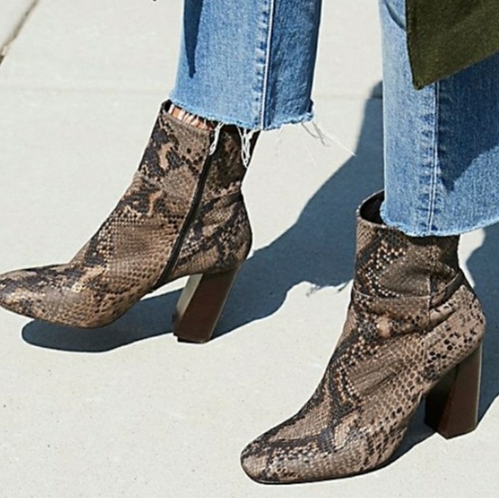 Free People Nolita snake skin print heeled ankle Boots size 36 - Picture 1 of 10